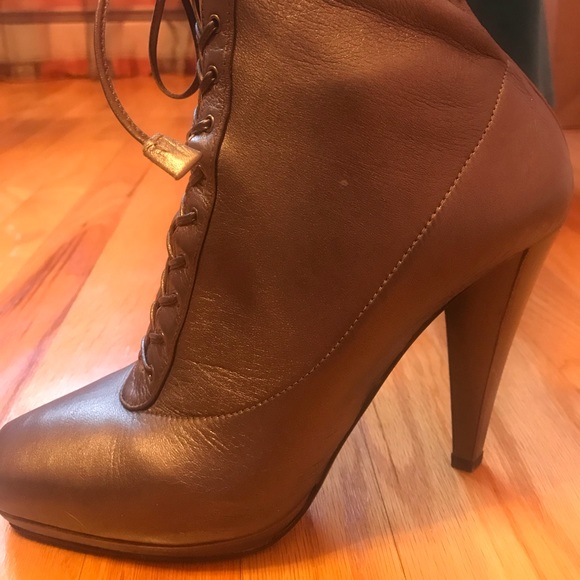 Shoes - Picture 4 of 4